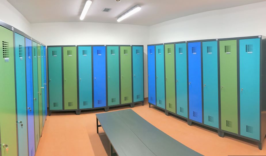 kovové šatní skříňky
